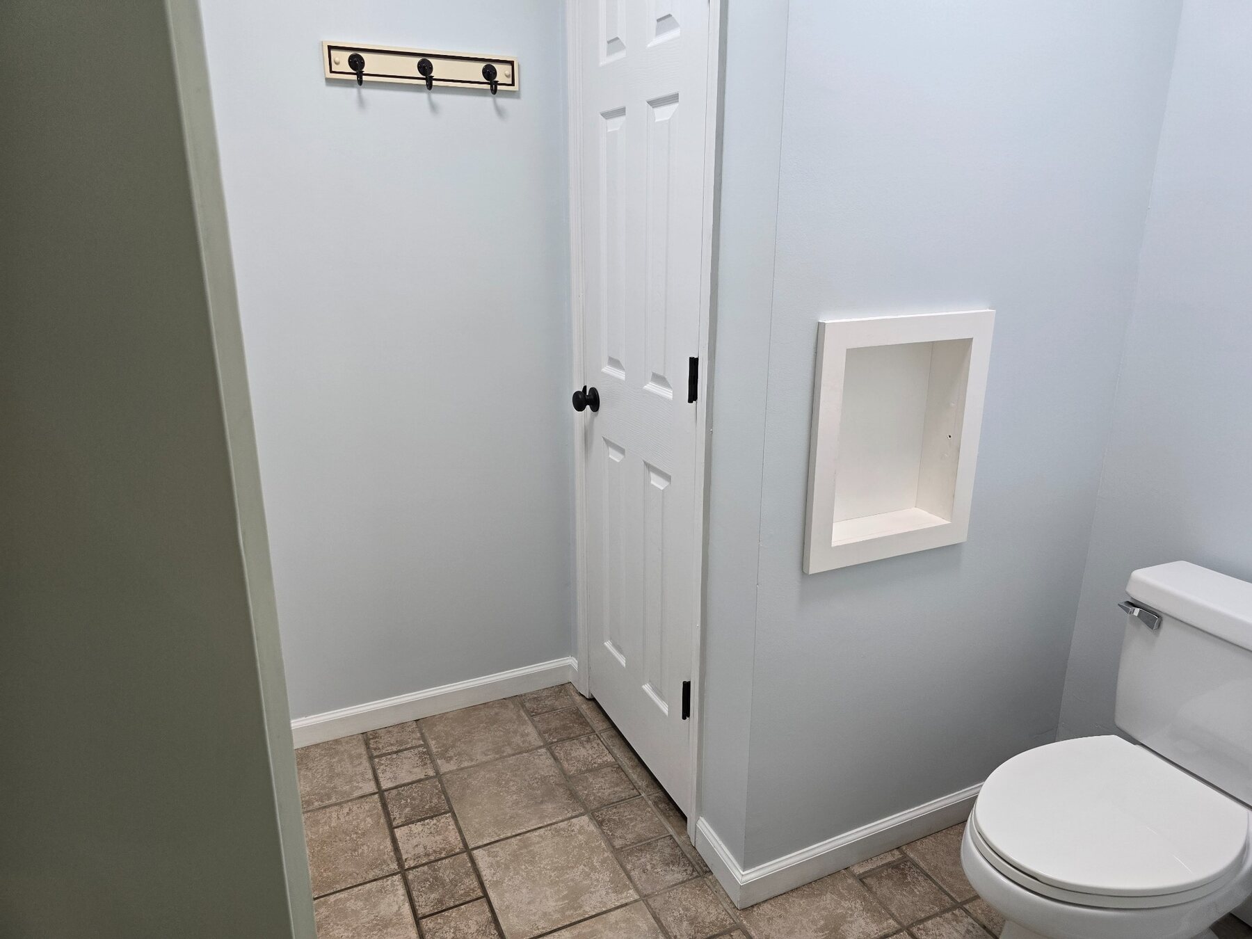 Bathroom showing toilet and tub-shower area